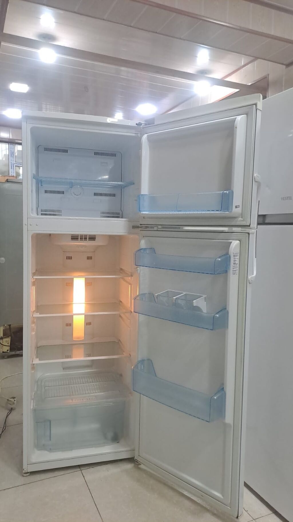 Beko iki qapılı soyuducu - Üst hissədə dondurucu, alt hissədə əsas — Soyuducular, Digah (2)