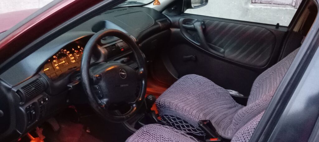 Opel Astra: 1.6 l 1997 il 245000 km Hetçbek 77-CF-195 — Avtomobillər, Qusar (5)