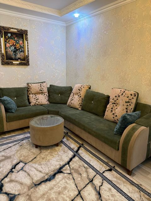 Kunc divan.qiymet 220 man.acilir bazali.temire ehtiyaci var.unvan — Bakı