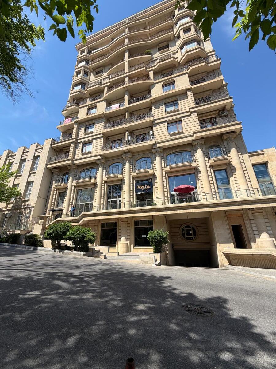 Satılır 4 otaqlı yeni tikili 208 m² — Mənzil, Bakı (2)