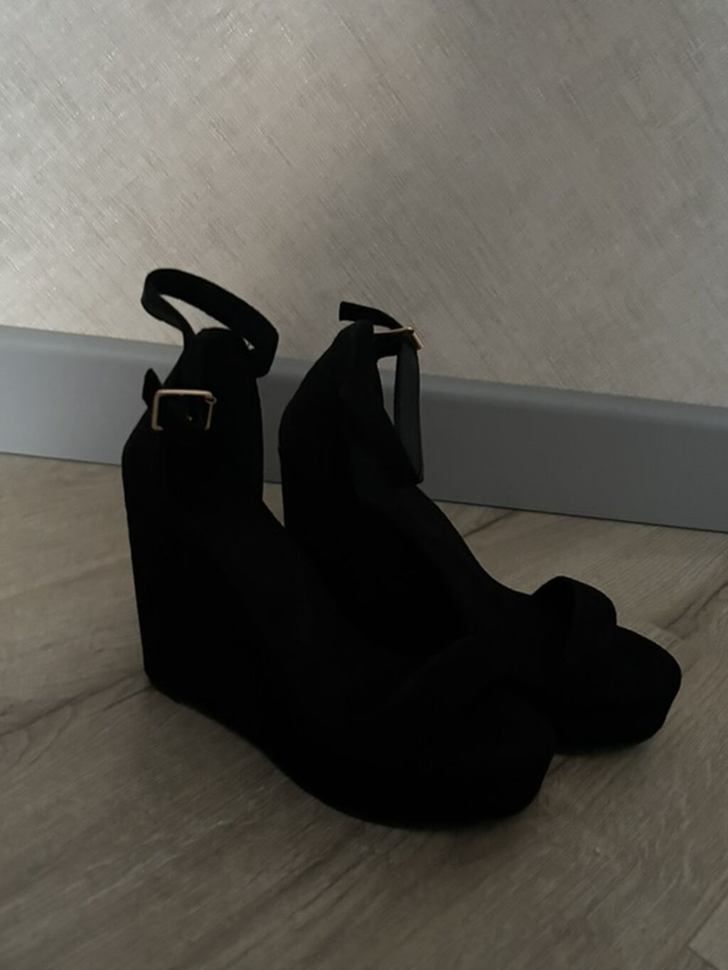 Qara nabuk material basanoşka. 1defe geyilib,teze kimidi. 39 ölçü.Çox — Sandal, Bakı (2)