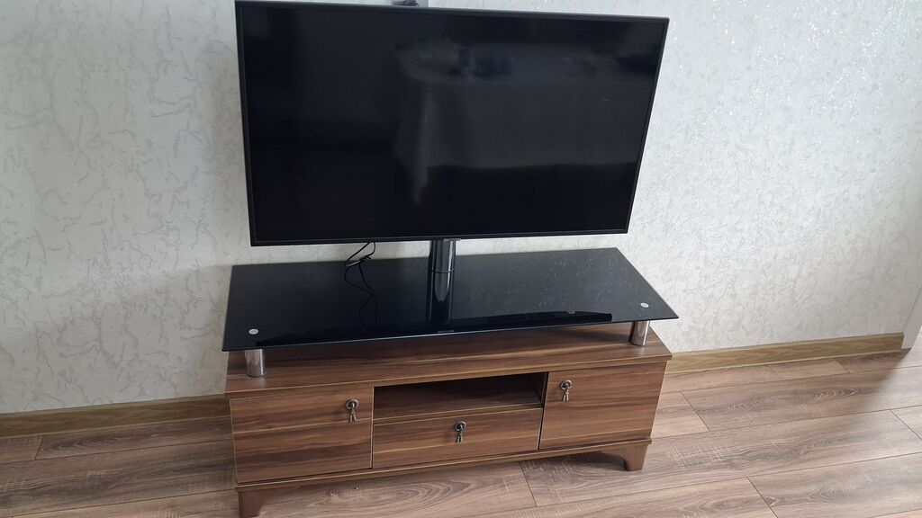Televizor və TV stendi dəsti - Ekran: təxminən 43–50 düym arası düz — Televizor altlıqları və standlar, Masazır
