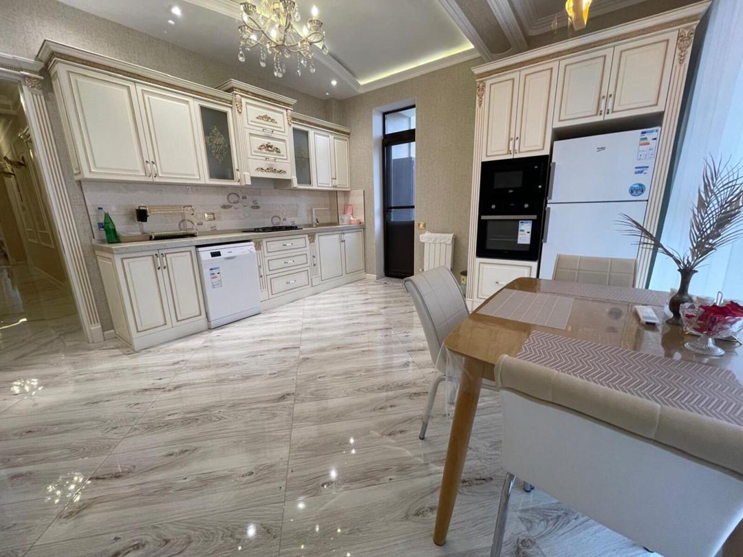 Satılır 5 otaqlı yeni tikili 250 m² — Mənzil, Bakı (9)