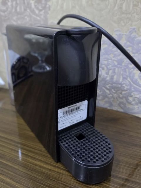 Nespresso kapsul qəhvə aparatı - Kompakt və zərif dizayn: dar korpus — Digah