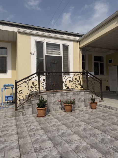 Satılır 4 otaqlı həyət evi/bağ evi 140 m² — Bakı