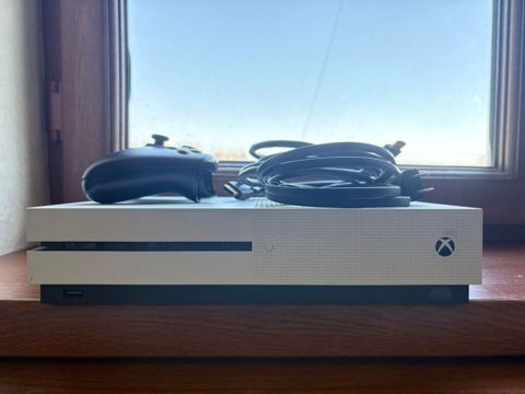 Xbox one s 500gb satilir igra yoxdu icinde — Bakı