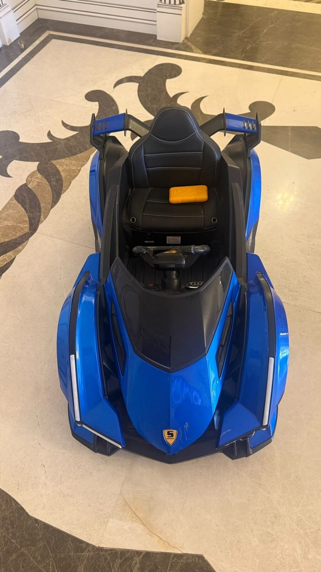 Masin 2 motor, pultlu ve ozu sure bilen, rezin tekerli, deri — Uşaq avtomobilləri, Bakı