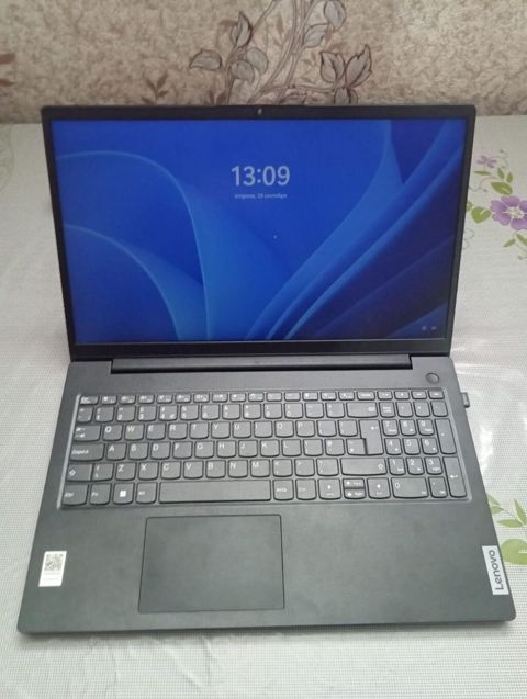 İşlənmiş Lenovo IdeaPad, 15.6 Intel Core M, 128 GB, Ünvandan götürmə — Bakı