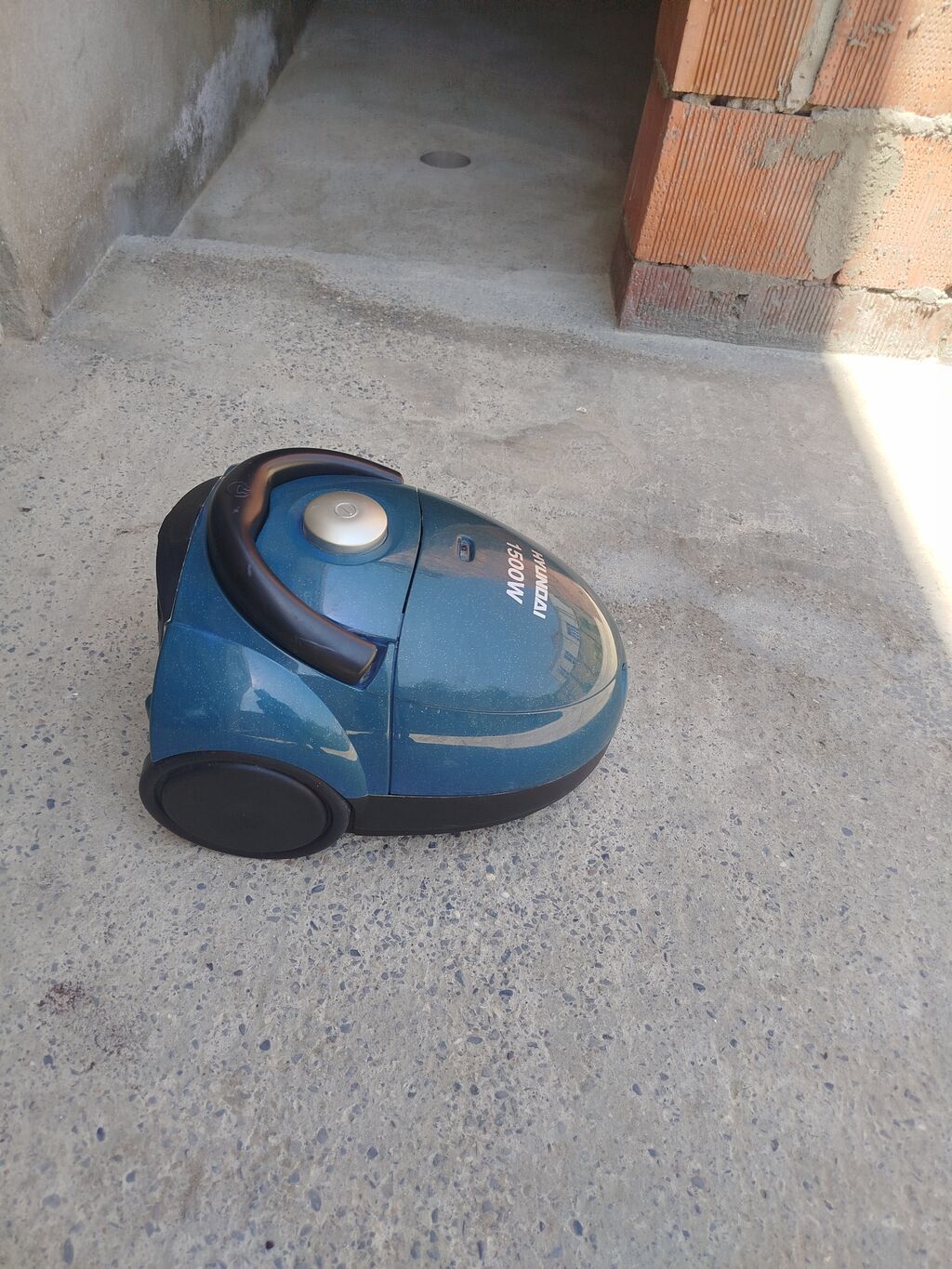 Hyundai tozsoran – 1500W - Güc: 1500W (korpus üzərində qeyd olunub) — Tozsoran, Bakı (3)