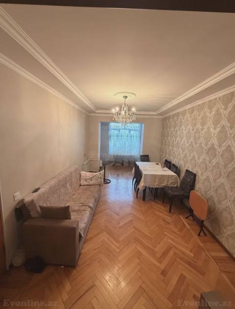 Satılır 3 otaqlı Mənzil Köhnə tikili 72 m² Bakı, Binəqədi r., Azadlıq prospekti m., 7-ci mikrorayon — Baku
