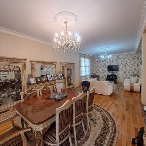 Satılır 8 otaqlı həyət evi/bağ evi 300 m² — Bakı