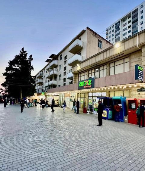 Satılır 2 otaqlı köhnə tikili 55 m² — Bakı