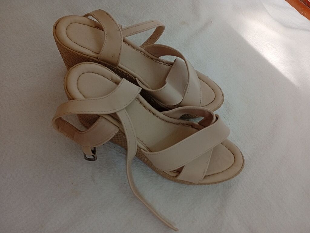 Bej rəngli qadın sandaleti – platformalı - Model: Açıq burunlu — Sandal, Mingəçevir