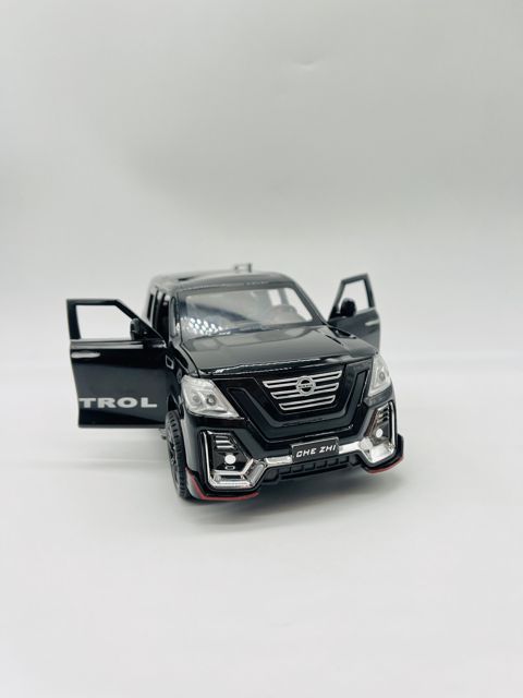 Maşın Nissan Patrol, metal, qara — Bakı