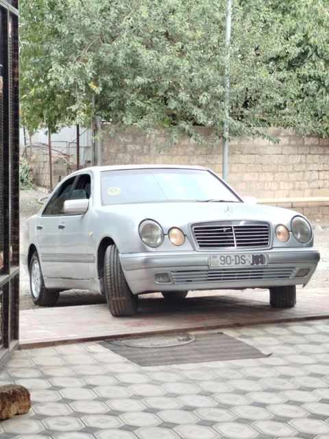 Mercedes-Benz E-Class: 2.3 l 1997 il Sedan — Göytəpə