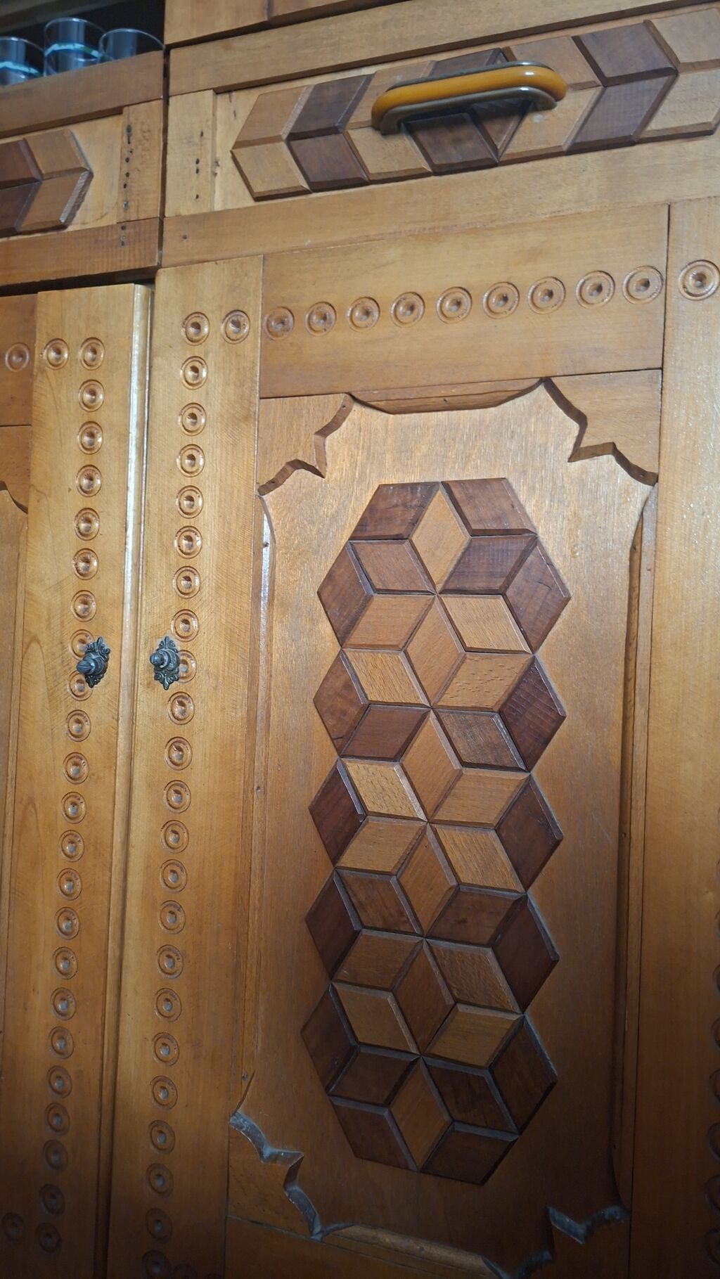 Taxta vitrin/li̇vit şkaf - Material: tam ağac (isti bal rəng — Şkaflar, Balakən (3)