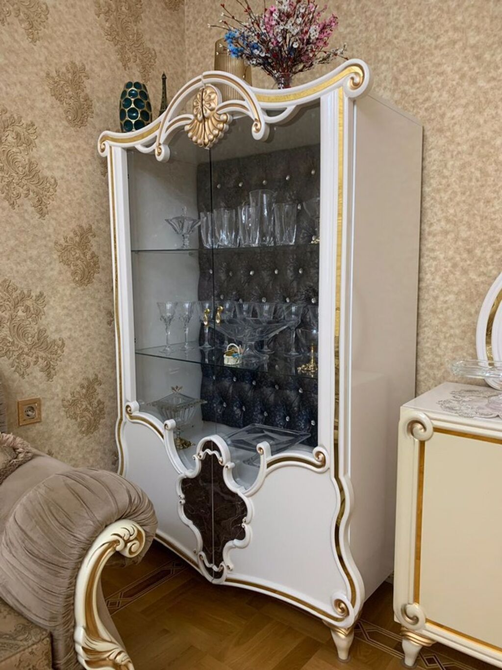 Klassik üslubda qonaq otağı mebel dəsti Tərkibi: - TV stendi — Qonaq otağı üçün, Digah (2)