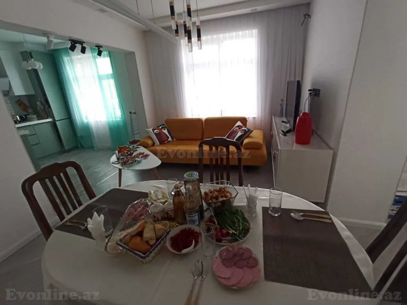 Satılır 2 otaqlı Mənzil Köhnə tikili 62 m² Bakı, Nizami r., Qara Qarayev m., 8-ci kilometr — Ulvi