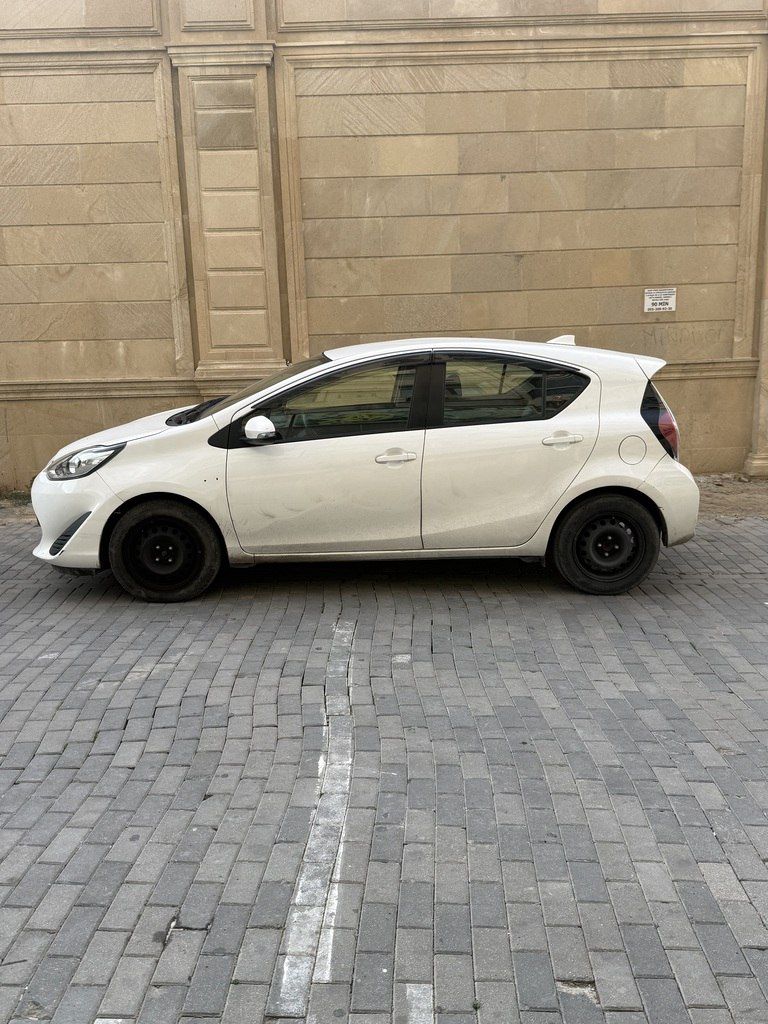 Toyota Aqua, 1.5 L, 0.87 kWh, 2019 il, 188 000 km 77-NO-839 — Avtomobillər, Bakı (2)