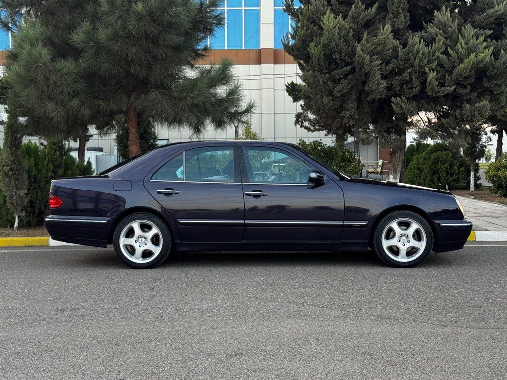 Mercedes E 240, 2.4 L, 2000 il, 368 000 km 90-EC-954 — Avtomobillər, Saatlı (4)