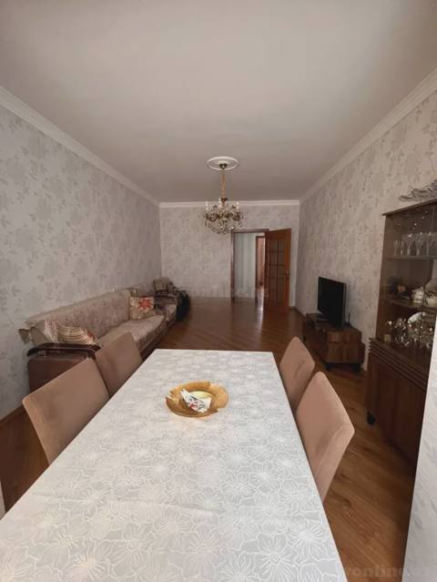 Satılır 2 otaqlı Mənzil Köhnə tikili 61 m² Bakı, Yasamal r., Elmlər Akademiyası m — Aslan