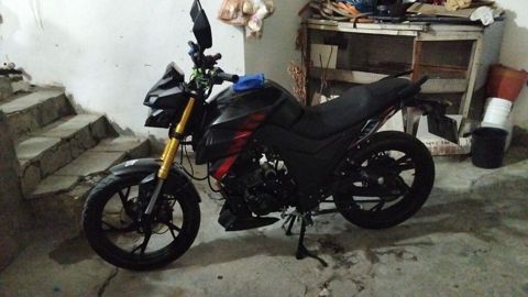 Sport-naked üslubunda şəhər motosikleti - Rəng: qara/qrafit gövdə — Bakı