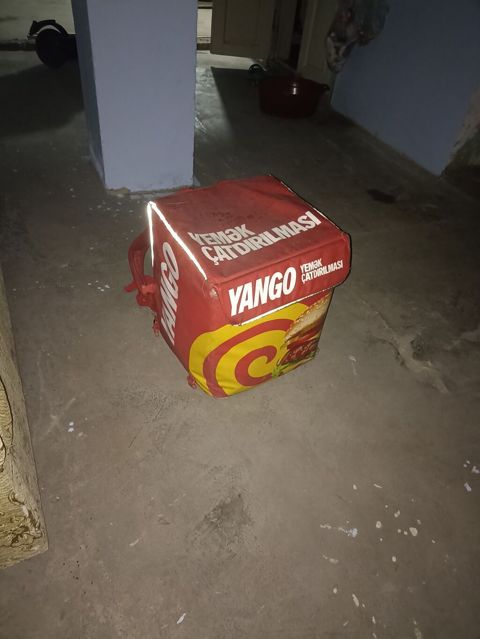 Yemək çatdırılması üçün izotermik termo-çantadır. “Yango” brendli — Bakı