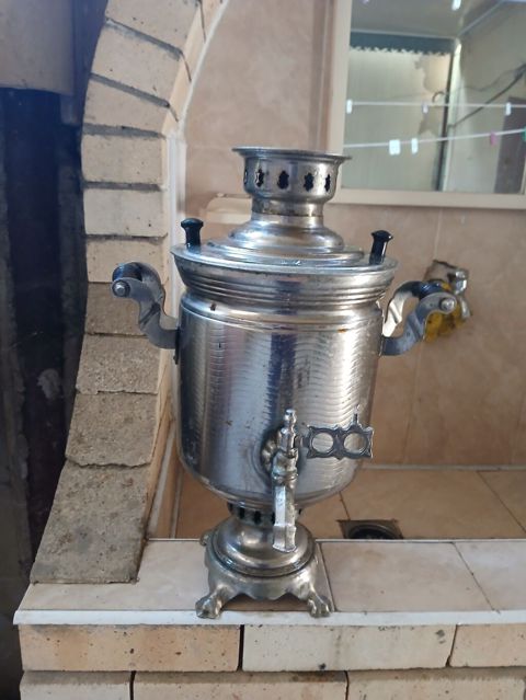 Klassik metal samovar - Material: tam metal/krom örtüklü gövdə — Xırdalan