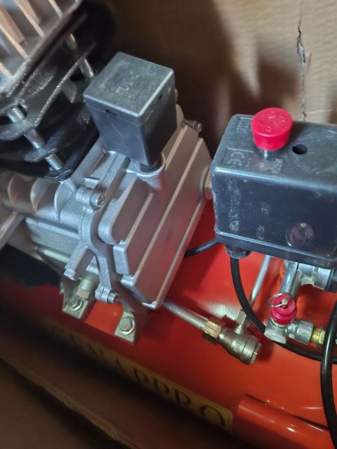 Istifade olunmuyub tezedi qiymet sondu Hava kompressoru – elektriklə — Bakı