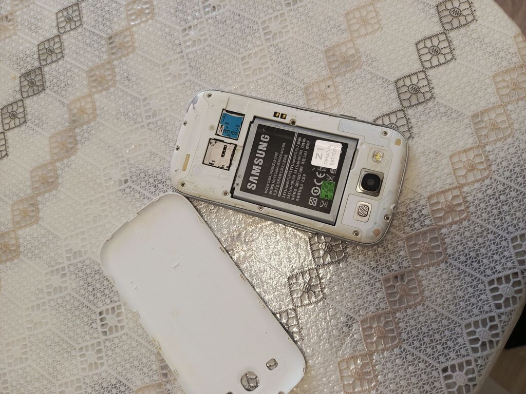 Samsung I9300 Galaxy S3, rəng - Ağ, Qırıq — Samsung, Bakı (4)