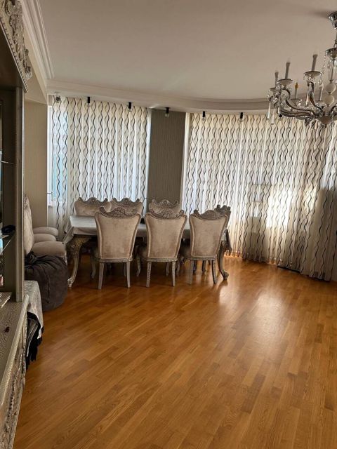 Satılır 4 otaqlı yeni tikili 220 m² — Bakı
