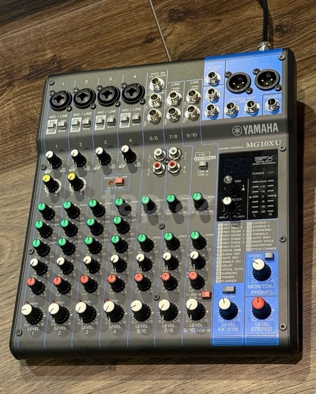 Yamaha MG10XU mikser – kompakt, çoxkanallı audio idarəetmə pulti — Studiya və konsert üçün, Bakı (2)