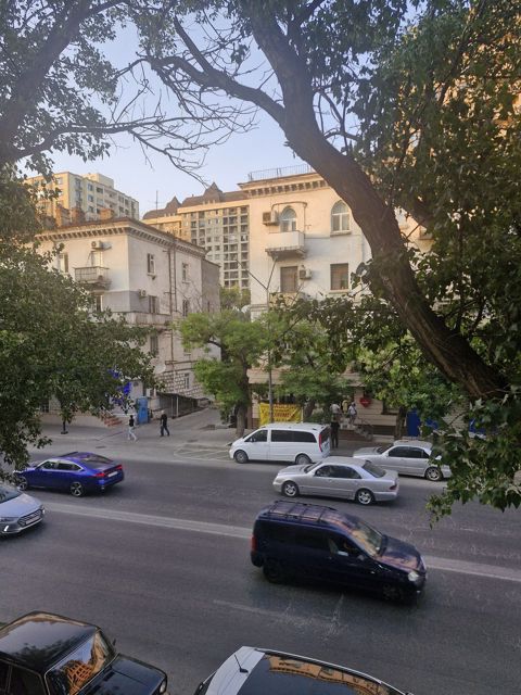 Satılır 2 otaqlı köhnə tikili 60 m² — Bakı