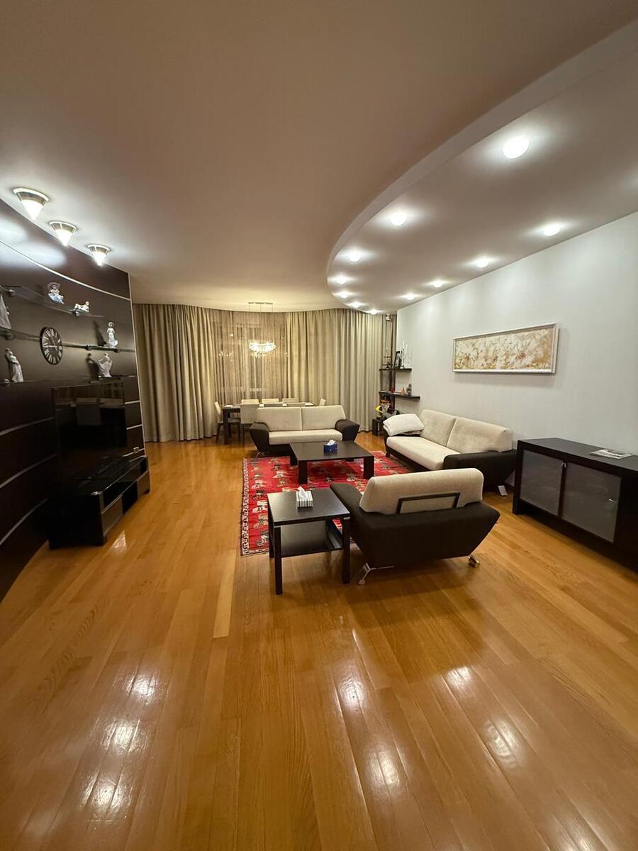Satılır 4 otaqlı yeni tikili 200 m² — Mənzil, Bakı (2)