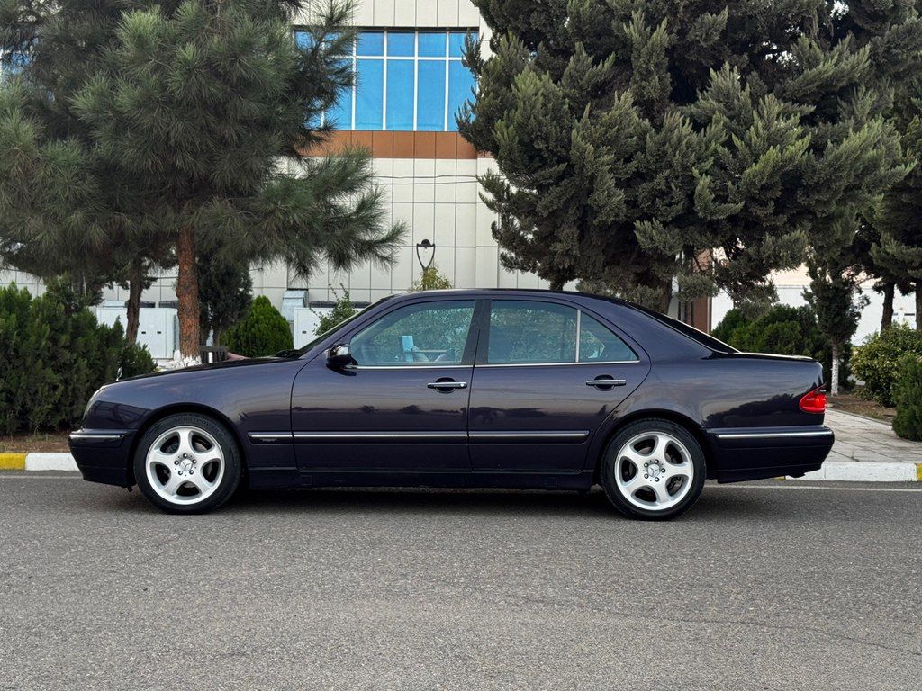 Mercedes E 240, 2.4 L, 2000 il, 368 000 km 90-EC-954 — Avtomobillər, Saatlı (3)
