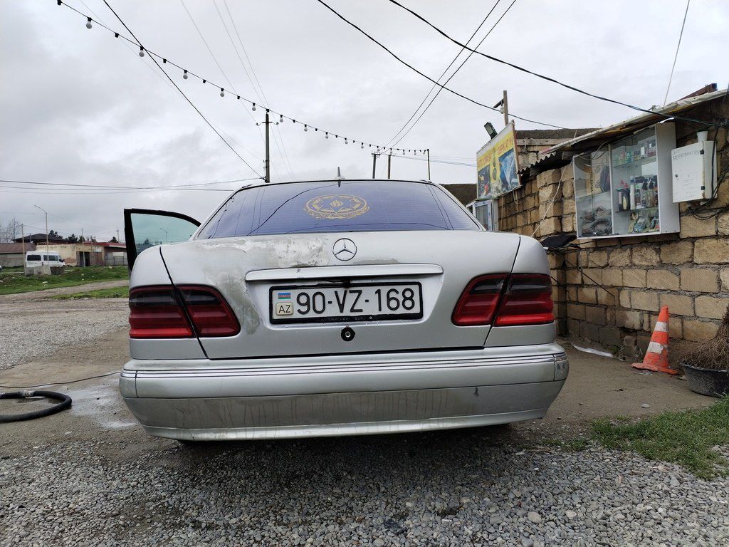 Mercedes E 200, 2.0 L, 1996 il, 595 630 km 90-VZ-168 — Avtomobillər, Şabran (4)