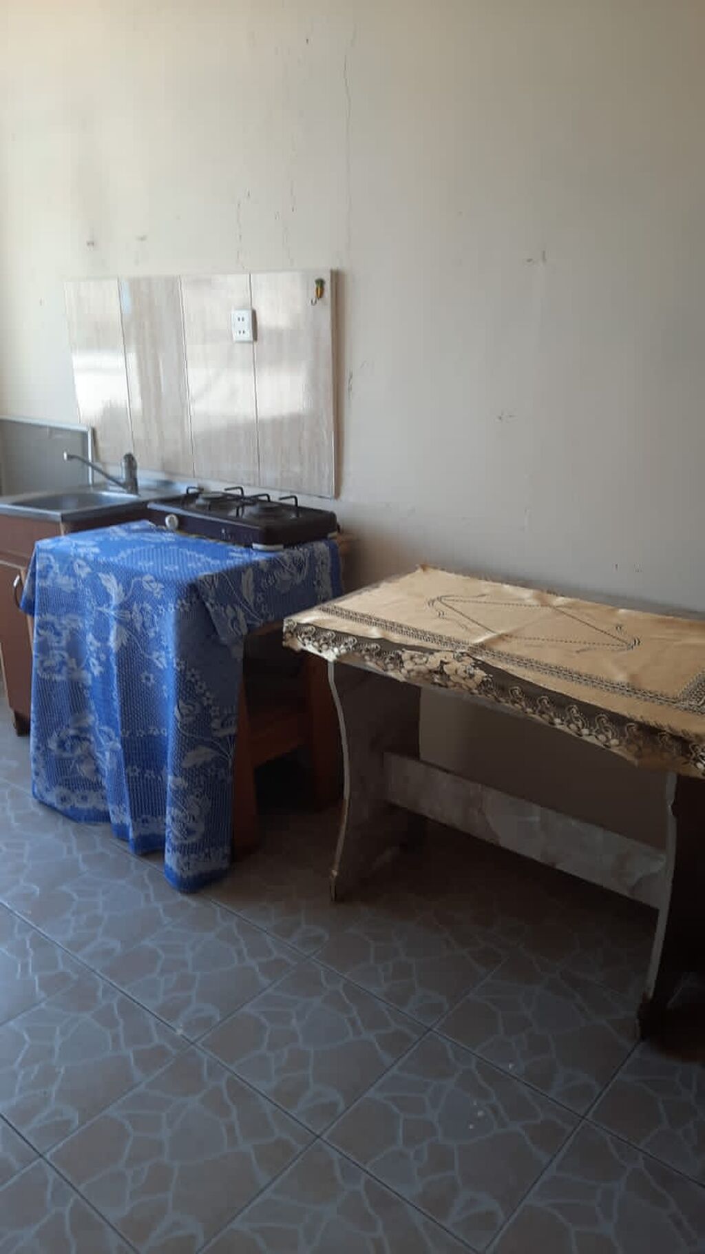 1 otaqlı, mətbəxli orta təmirli həyət evi kirayə verilir.Otaqda bir — Mənzil, Bakı (2)