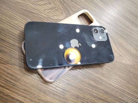 IPhone 12, Qara — Pirəkəşkül