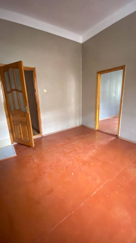 Satılır 2 otaqlı köhnə tikili 42 m² — Bakı