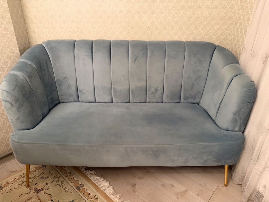 Divan satılır, en 160. Kiçik bir dekefti var. Örtüklə birgə götürə — Yumşaq mobilya dəstləri, Bakı
