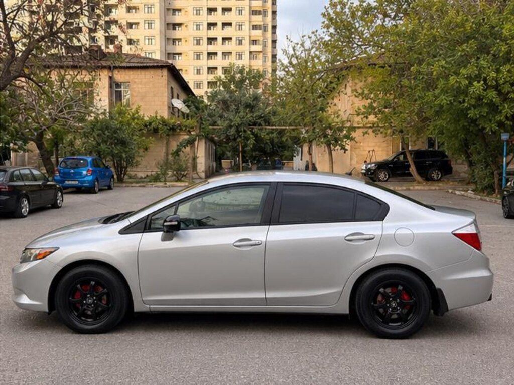 Honda Civic, 1.5 L, 20 kWh, 2011 il, 300 000 km — Avtomobillər, Bakı (5)