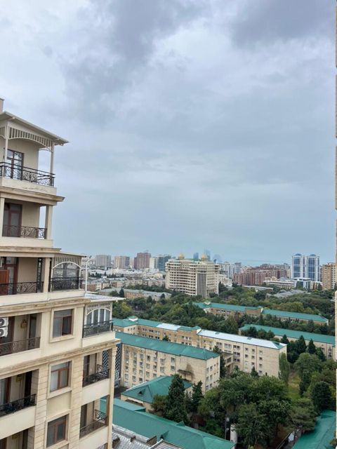 Satılır 4 otaqlı yeni tikili 180 m² — Bakı