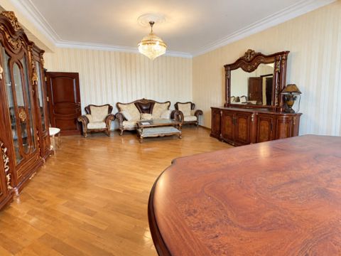 Satılır 4 otaqlı yeni tikili 175 m² — Bakı