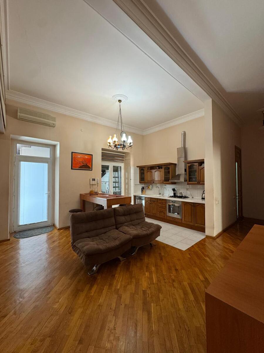 Satılır 4 otaqlı köhnə tikili 200 m² — Mənzil, Bakı (10)