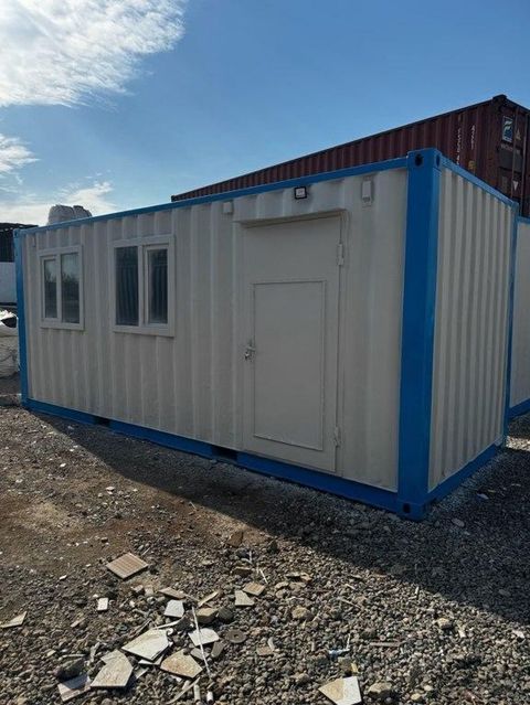 Konteyner 6 met konteyner ustunde 1 ed 45 kv kondisioneri var Şəhər — Bakı