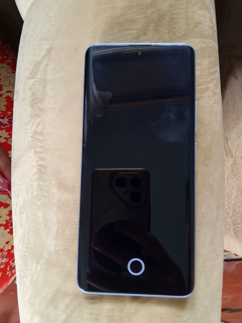 Smartfon – arxa qapağı bənövşəyi-metallik çalarda, ön hissədə tam — Digər smartfonlar, Şəki