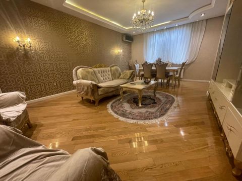 Satılır 5 otaqlı yeni tikili 250 m² — Bakı