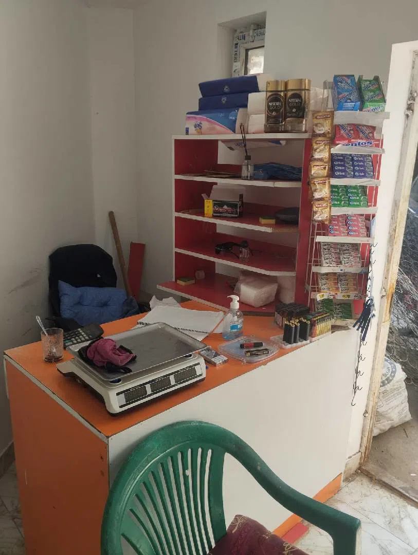Kassa stolu və mağaza vitrinləri — Vitrini, Bakı (2)