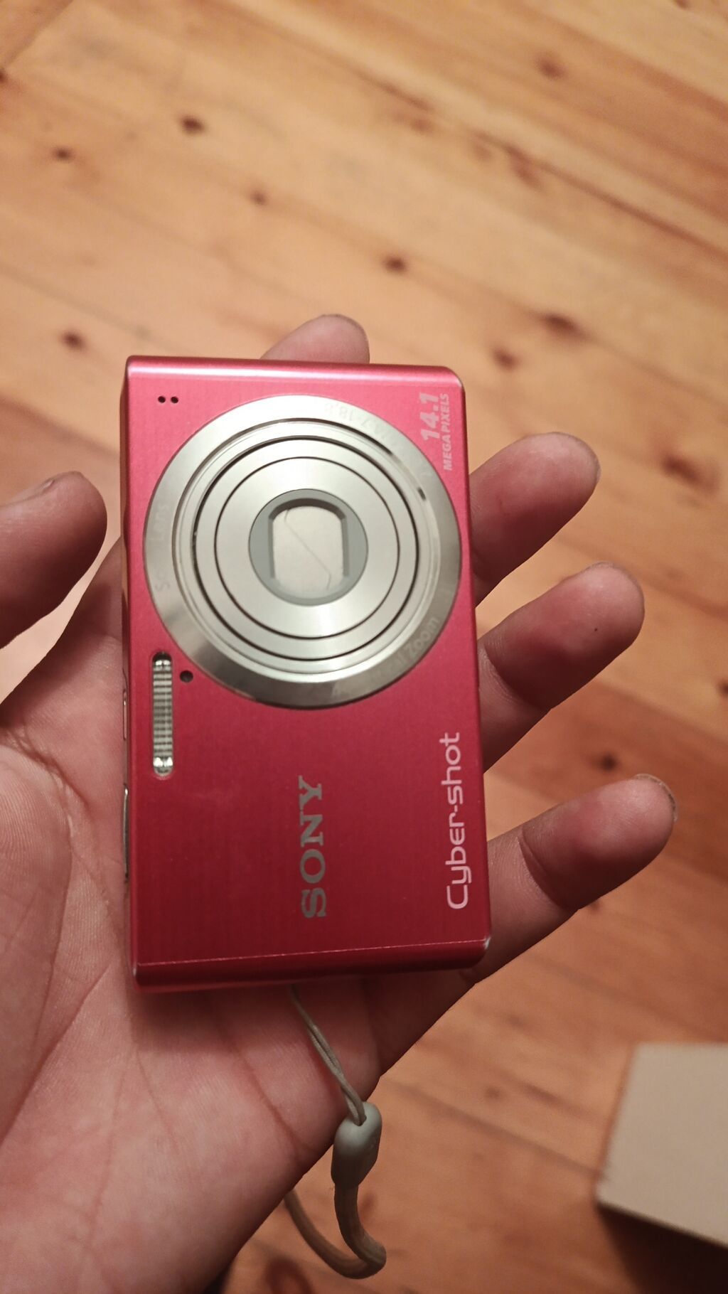 Sony Cyber-shot rəqəmsal fotoaparat - Model xətti: Sony Cyber-shot — Fotoaparat, Bərdə (3)