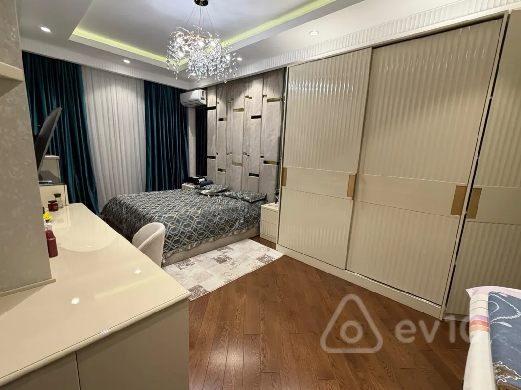 4 otaqlı mənzil, 210 m², 28 may metrosunun yaxınlığı — kirayə — Bakı
